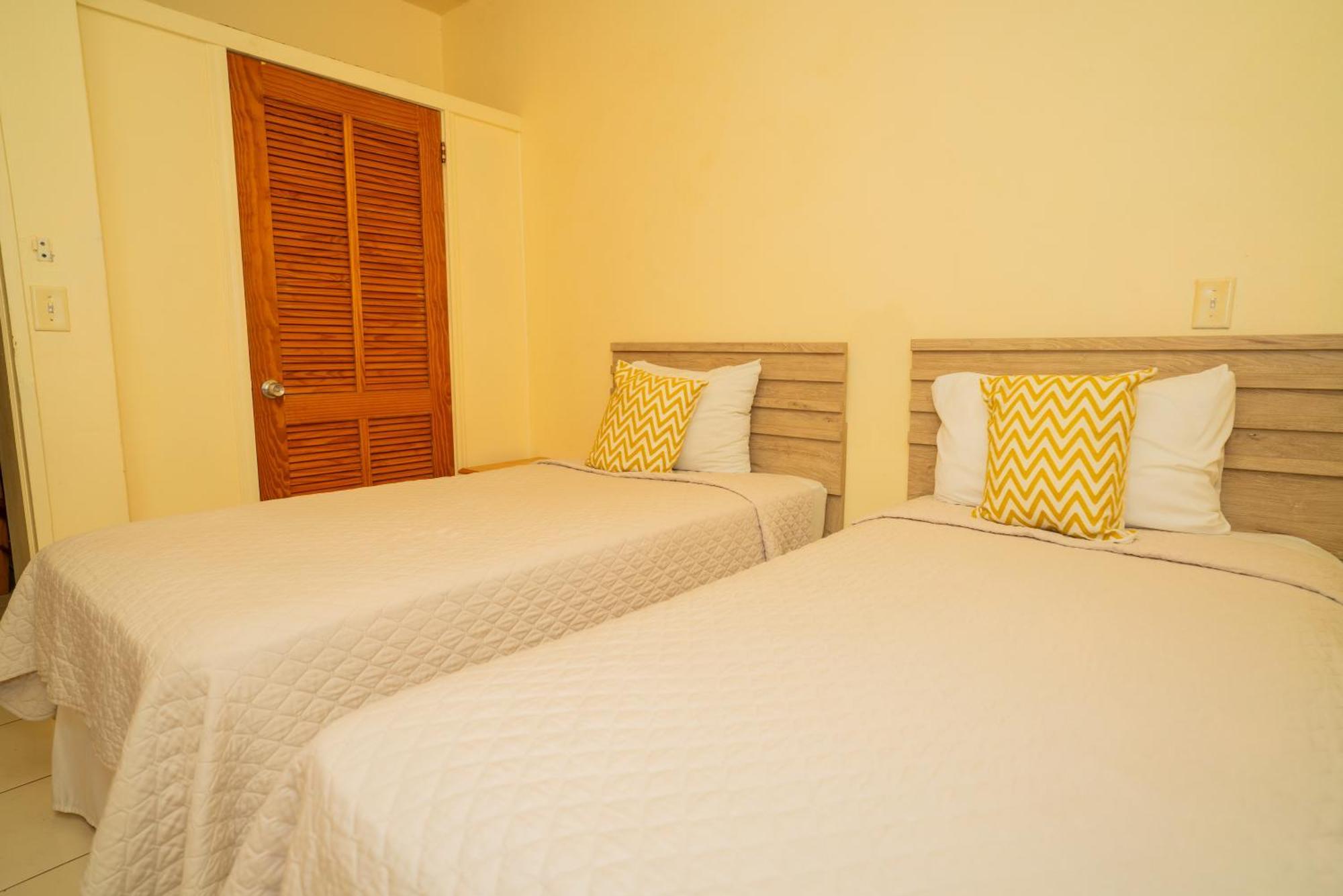 St. John's Connie'S Comfort Suites מראה חיצוני תמונה