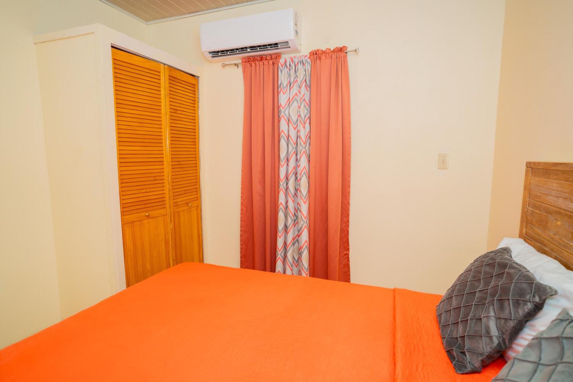 St. John's Connie'S Comfort Suites מראה חיצוני תמונה