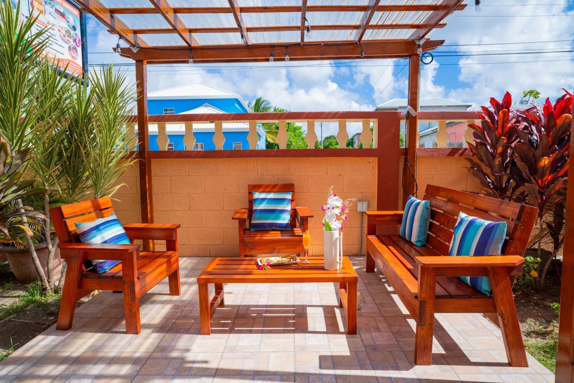 St. John's Connie'S Comfort Suites מראה חיצוני תמונה