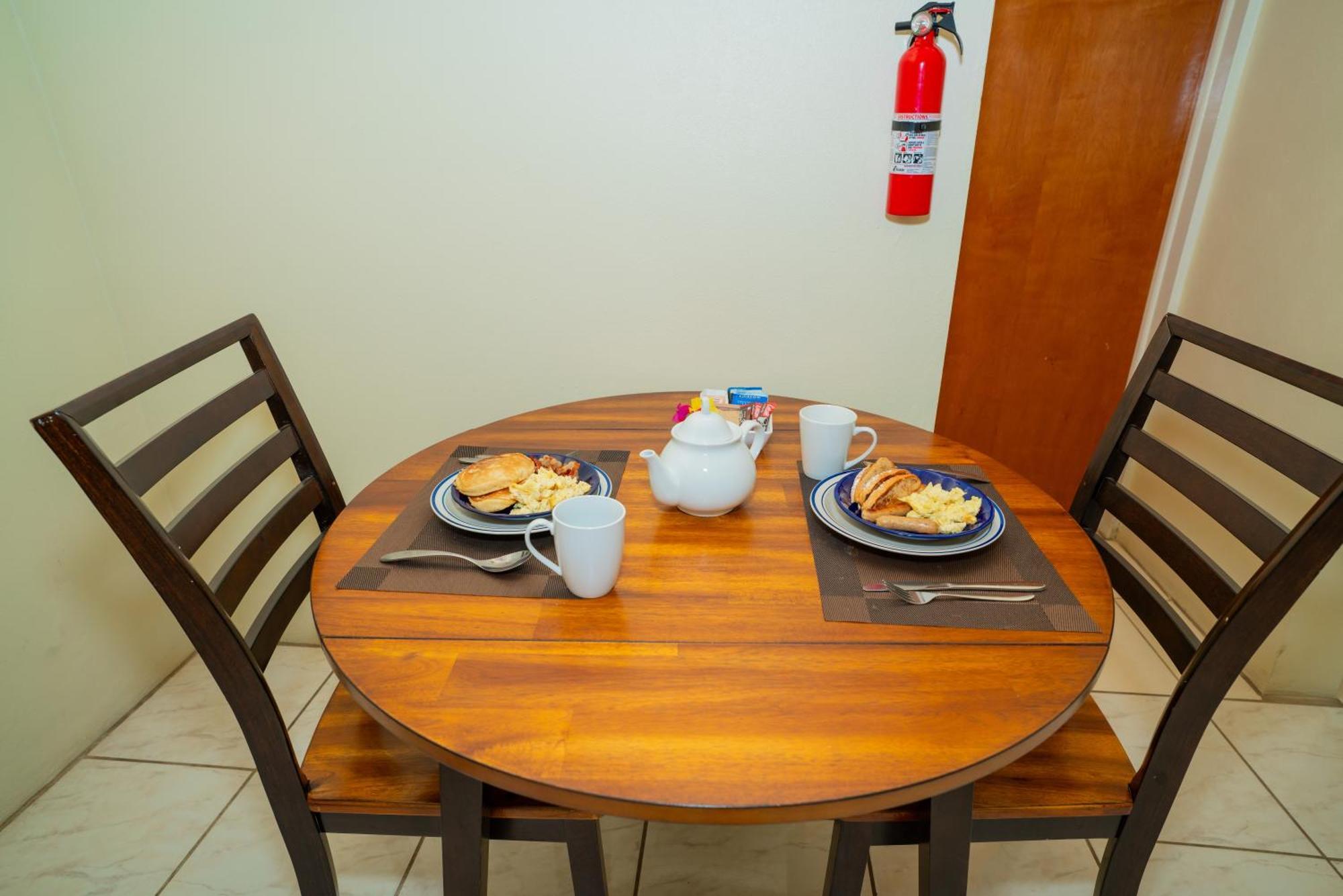 St. John's Connie'S Comfort Suites מראה חיצוני תמונה