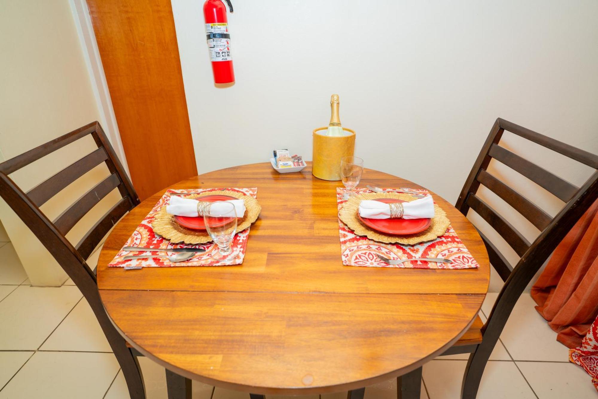 St. John's Connie'S Comfort Suites מראה חיצוני תמונה