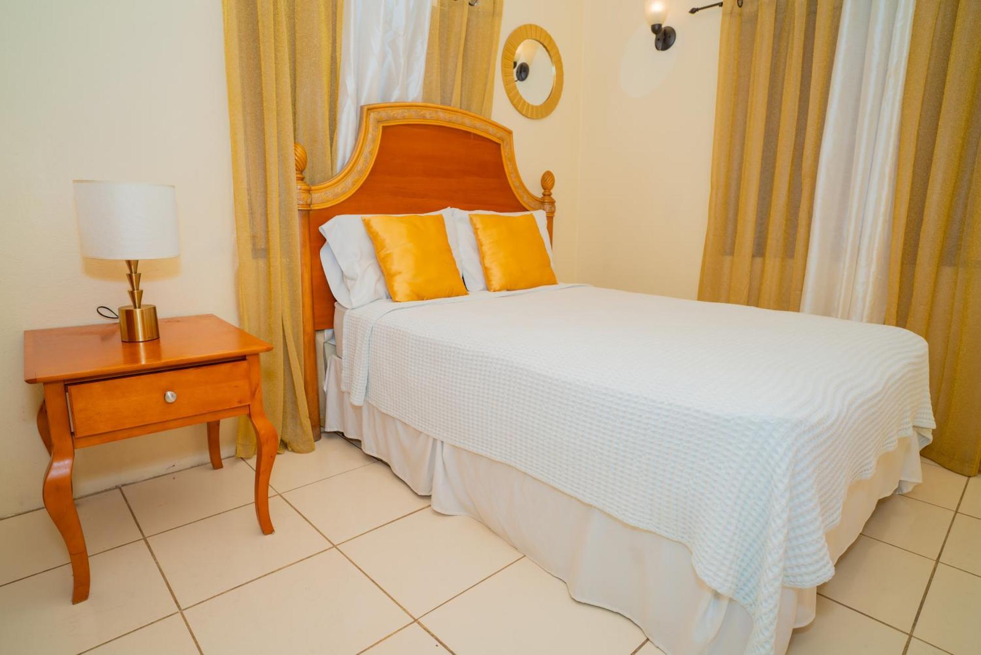 St. John's Connie'S Comfort Suites מראה חיצוני תמונה